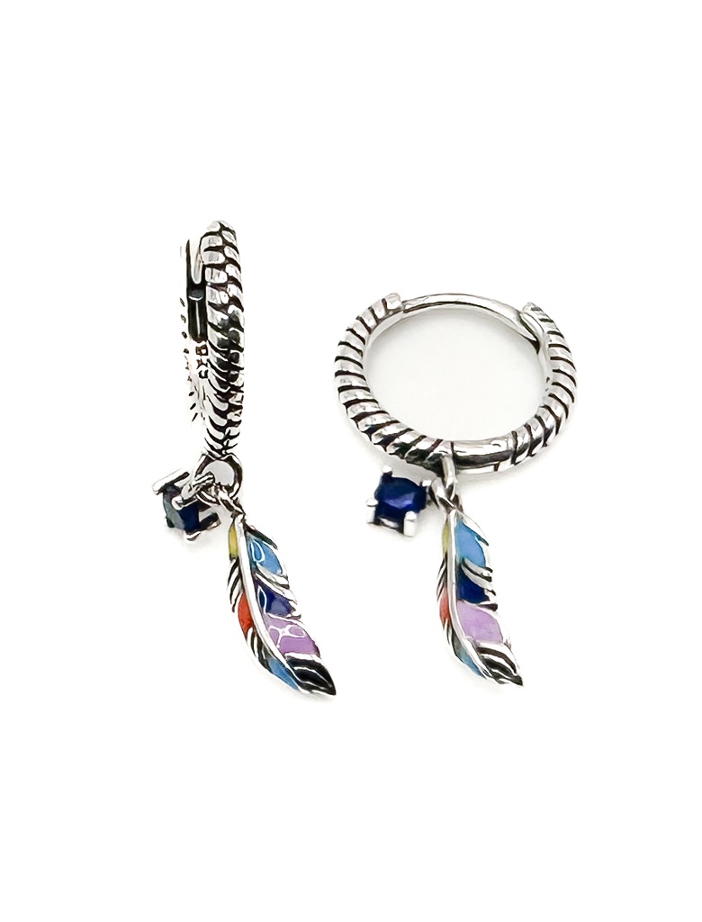 Aretes plata huggie plumas multicolor
