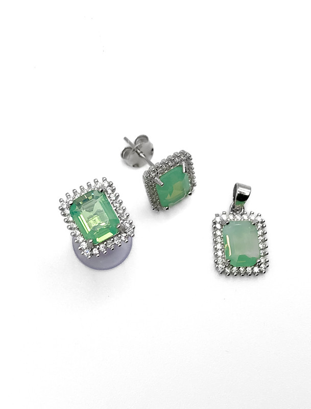 Juegos plata cuadrado piedra verde a presion