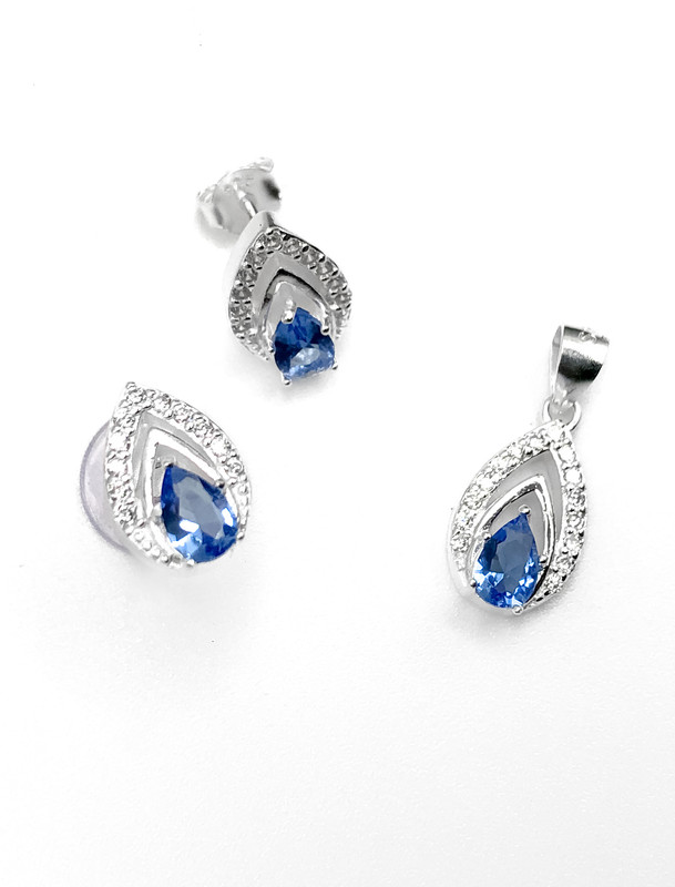 Juegos plata gota con circon celeste central a presion